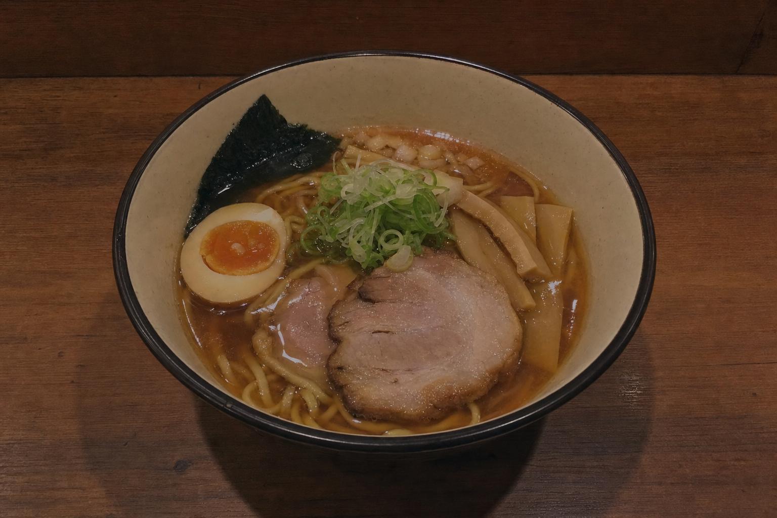 見せ方を整える前のラーメン写真